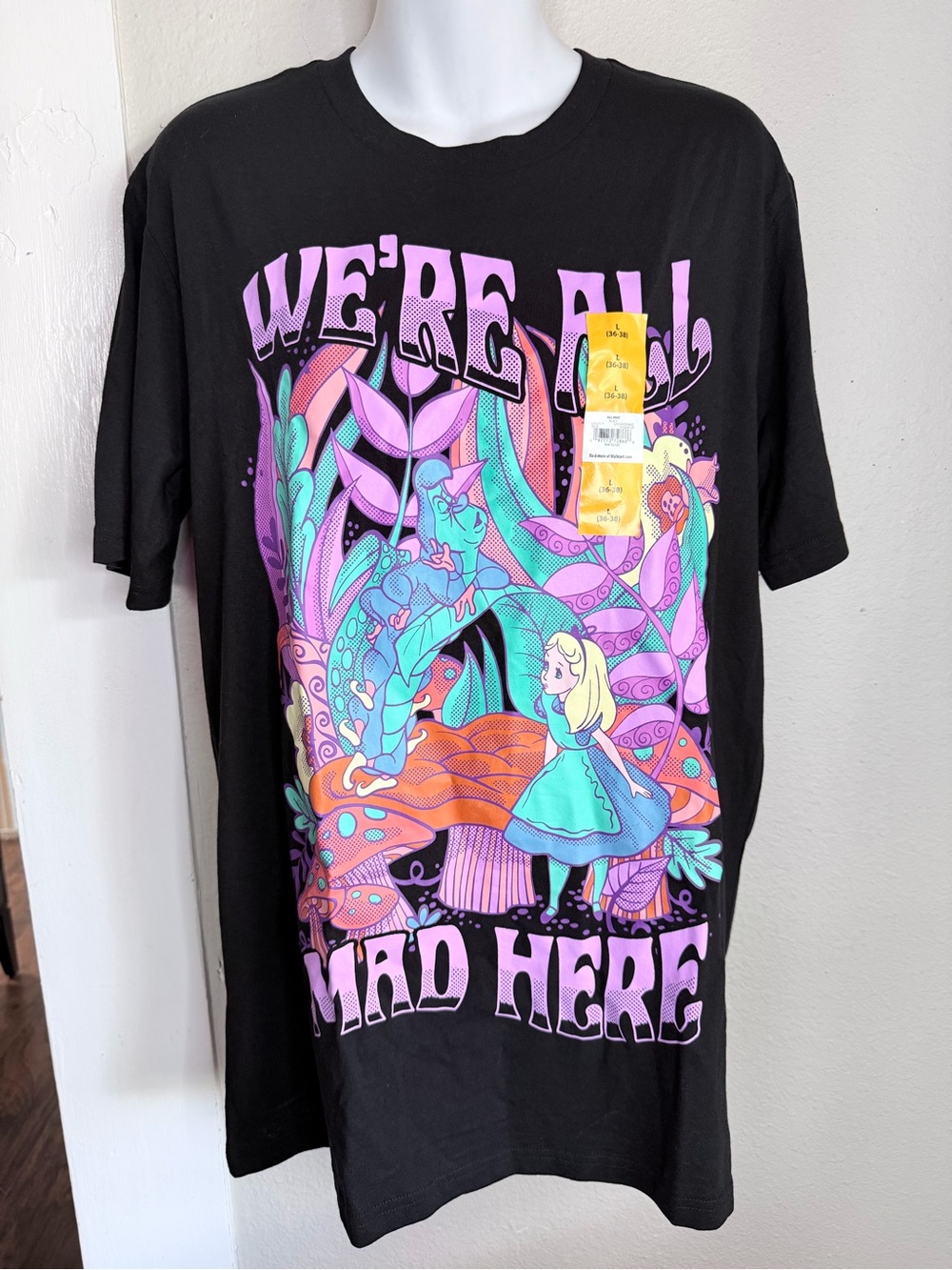 NWT Disney Alice Wonderland We’re All Mad Black T-shirt Large